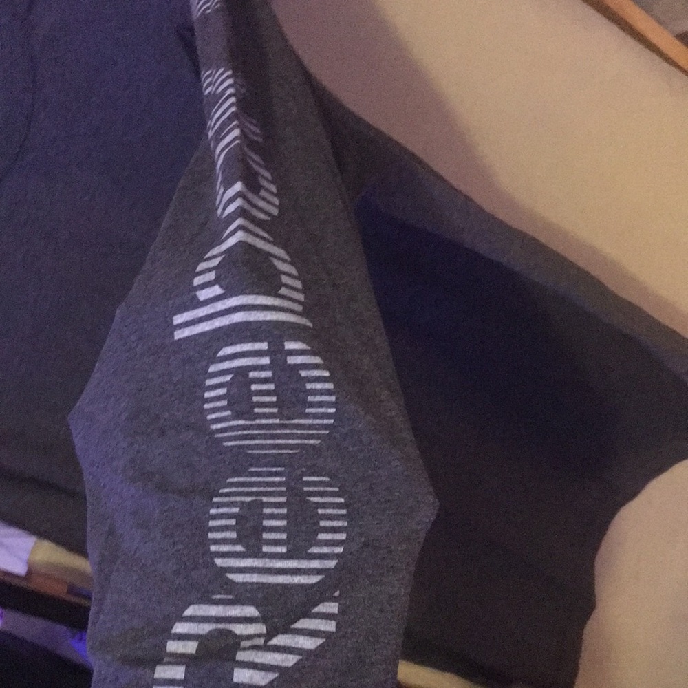 Grey Reebok shirt - Picture 2 of 4